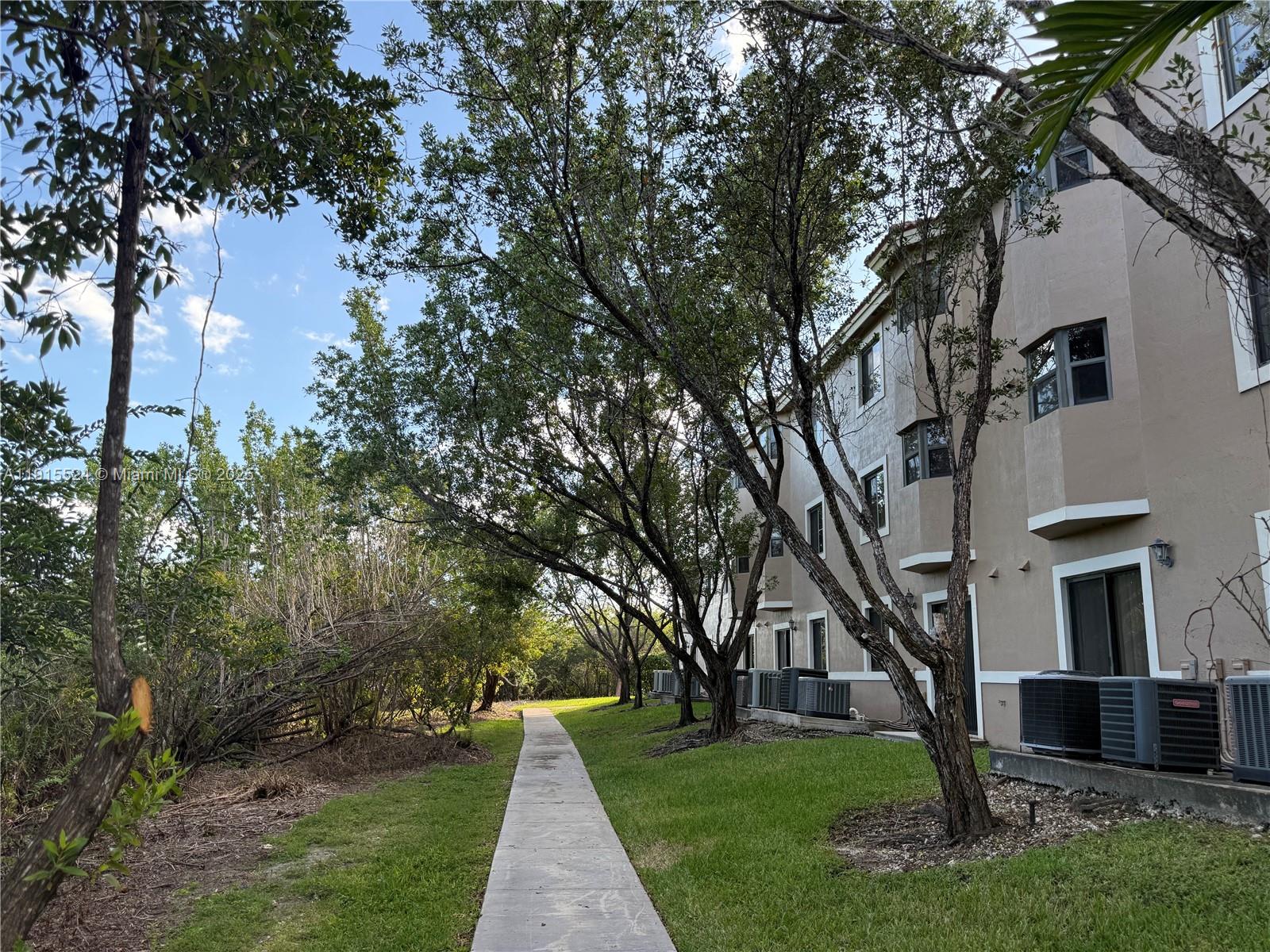 THE COURTS AT BAYSHORE II - Residential