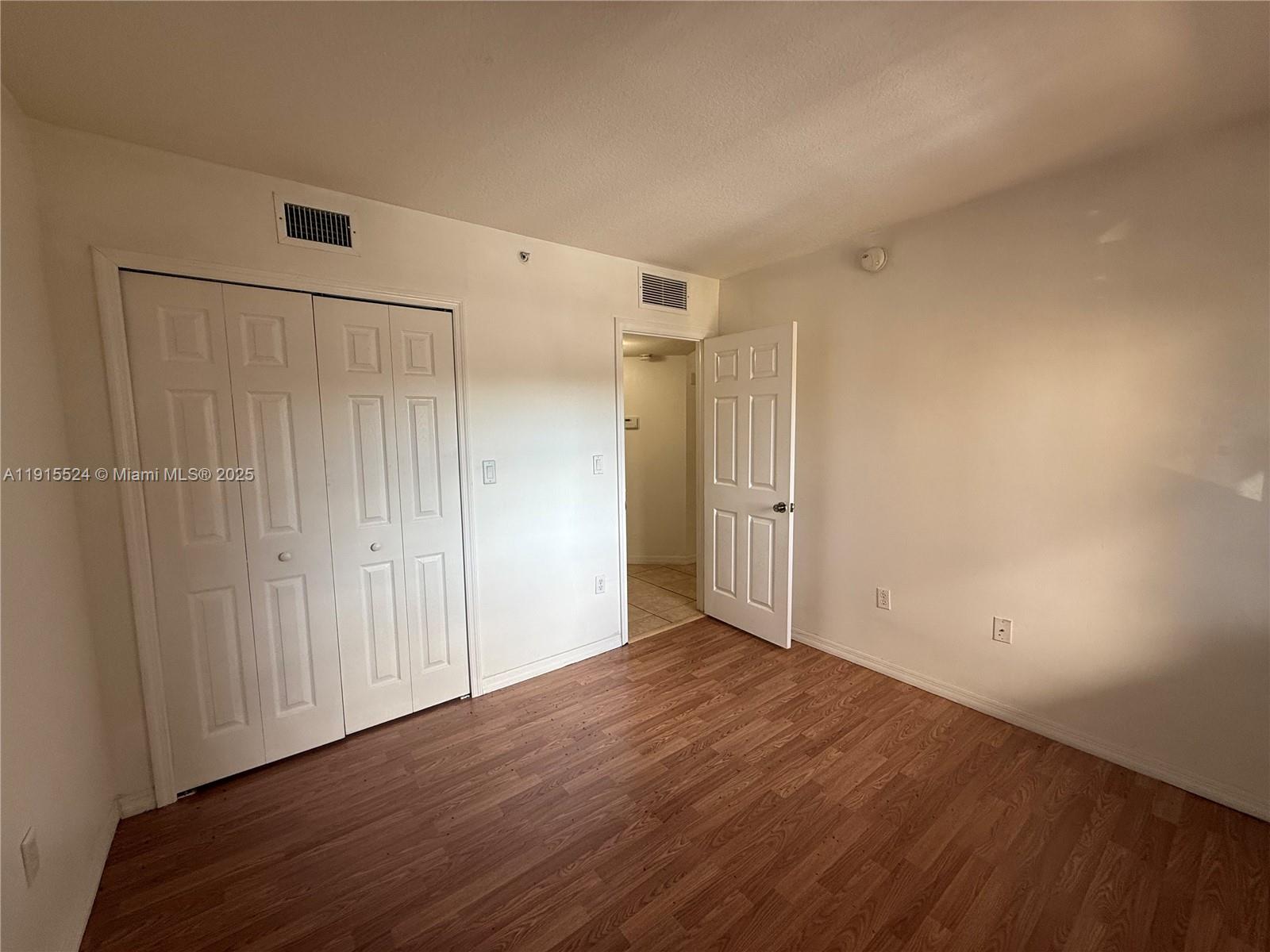 THE COURTS AT BAYSHORE II - Residential