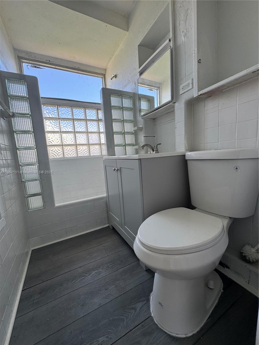 OHIO PARK - Residential Lease