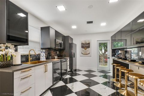 919 NW 49 st Miami FL 33127