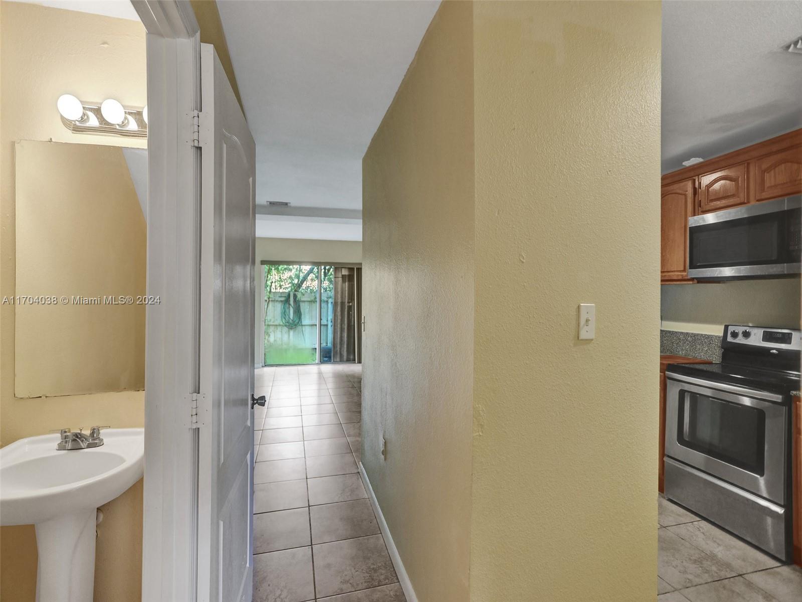 421 NW 40th Ct