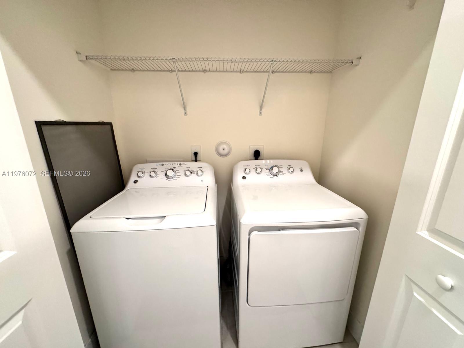 DOWNTOWN DORAL SOUTH PHAS - Residential