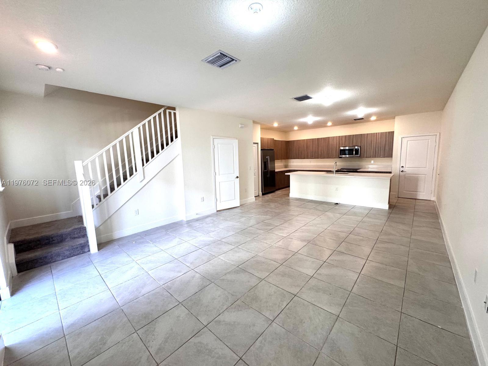 DOWNTOWN DORAL SOUTH PHAS - Residential