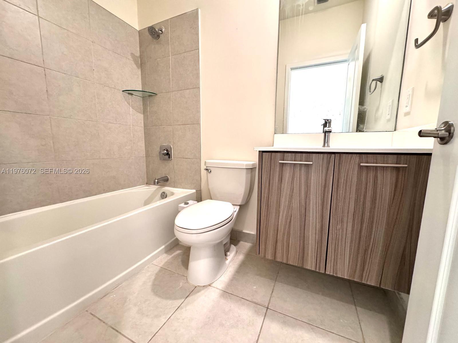 DOWNTOWN DORAL SOUTH PHAS - Residential