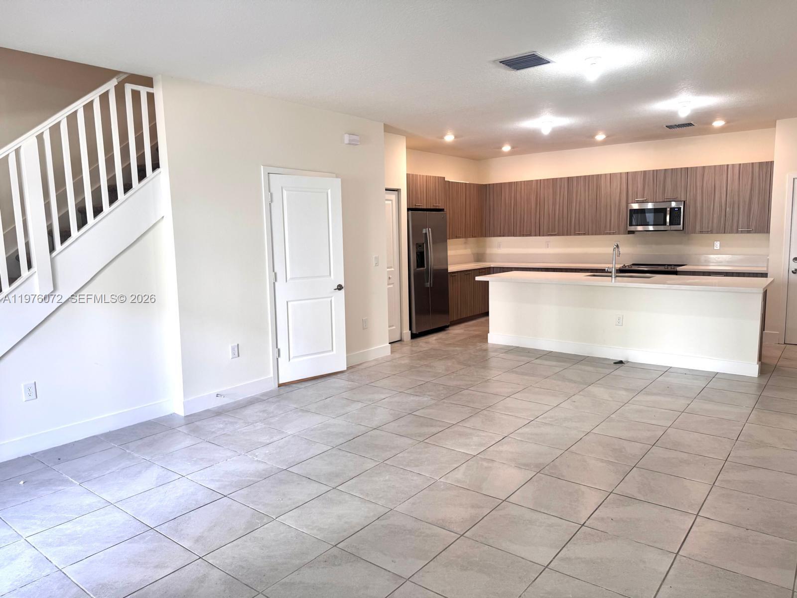 DOWNTOWN DORAL SOUTH PHAS - Residential