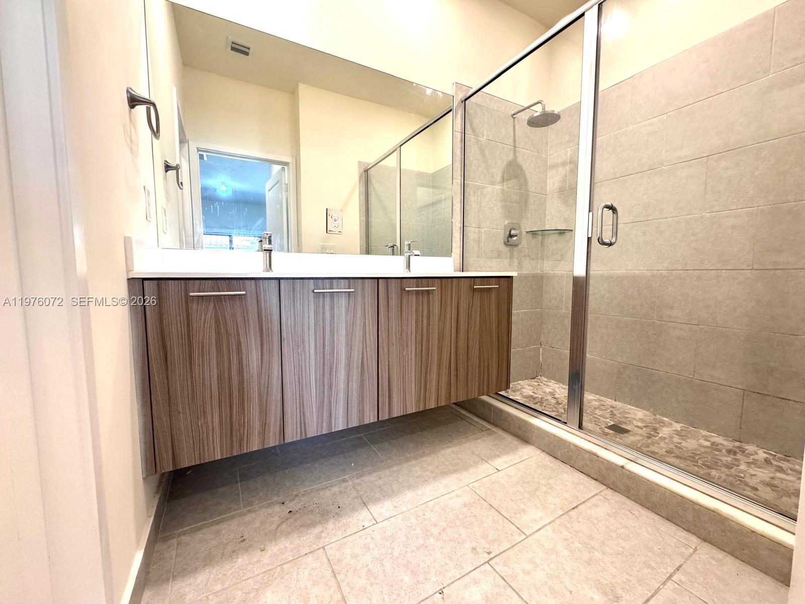 DOWNTOWN DORAL SOUTH PHAS - Residential