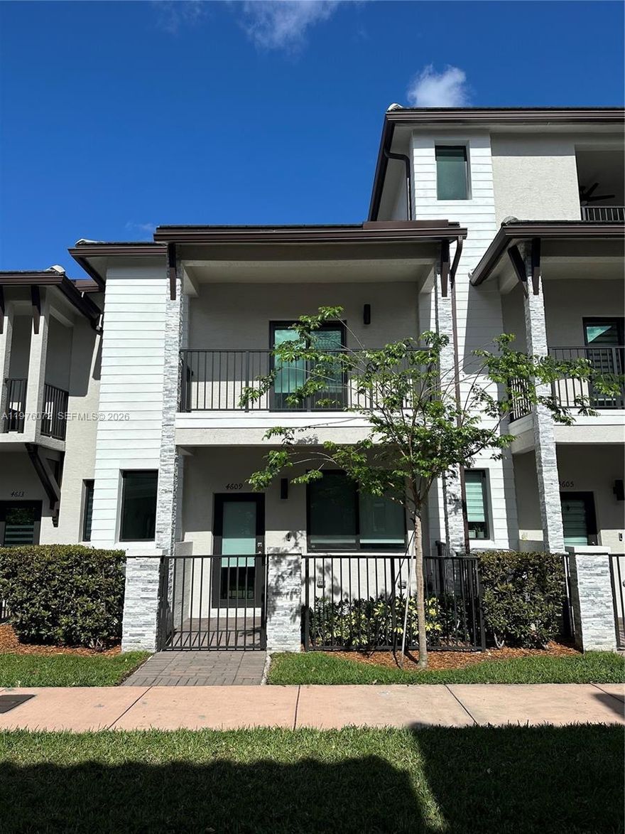 VACANCY!!! BEAUTIFUL TOWN HOME 3 BEDROOM 2.5 BATH WITH 2 CAR GARAGE. OPEN KITCHEN WITH EUROPEAN CABINETS, STAINLESS STEEL APPLIANCES. GREAT LOCATION, WALKING DISTANCE TO CLUB HOUSE, SHOPPING, RESTAURANTS, AND A+SCHOOLS. All information is approximate and not warranted or guaranteed. YOU MUST SEE IT!!!!