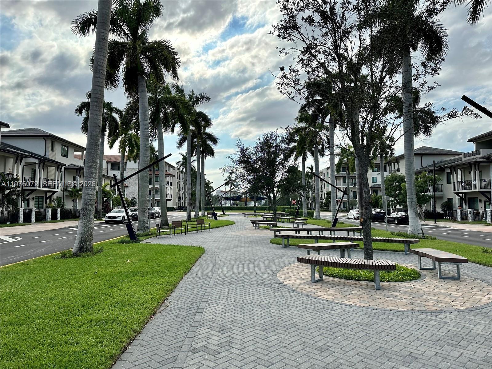 DOWNTOWN DORAL SOUTH PHAS - Residential