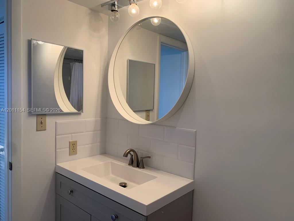 THE PALM BAY YACHT CLUB C - Residential