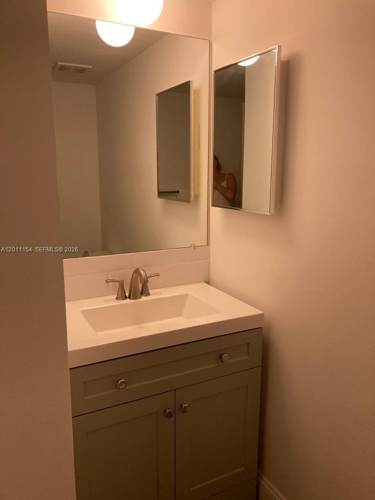 THE PALM BAY YACHT CLUB C - Residential