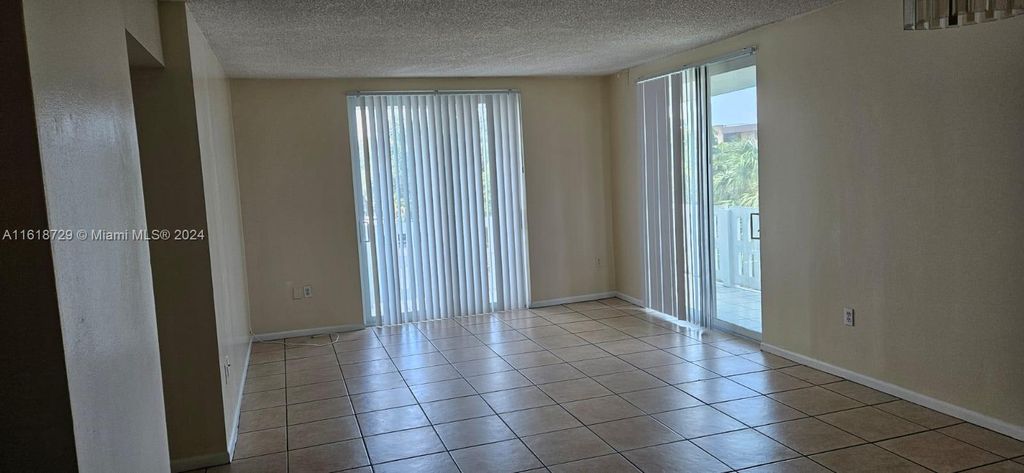 Photo of 919 Hillcrest Dr #301, Hollywood, FL 33021 (MLS # A11618729)