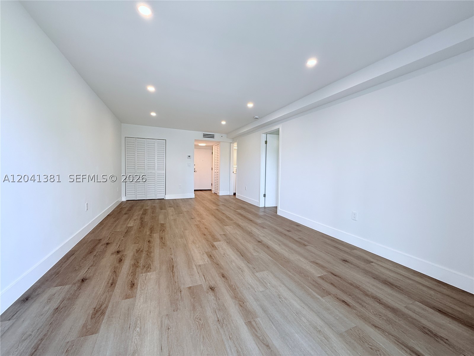 1900 Meridian Ave 403