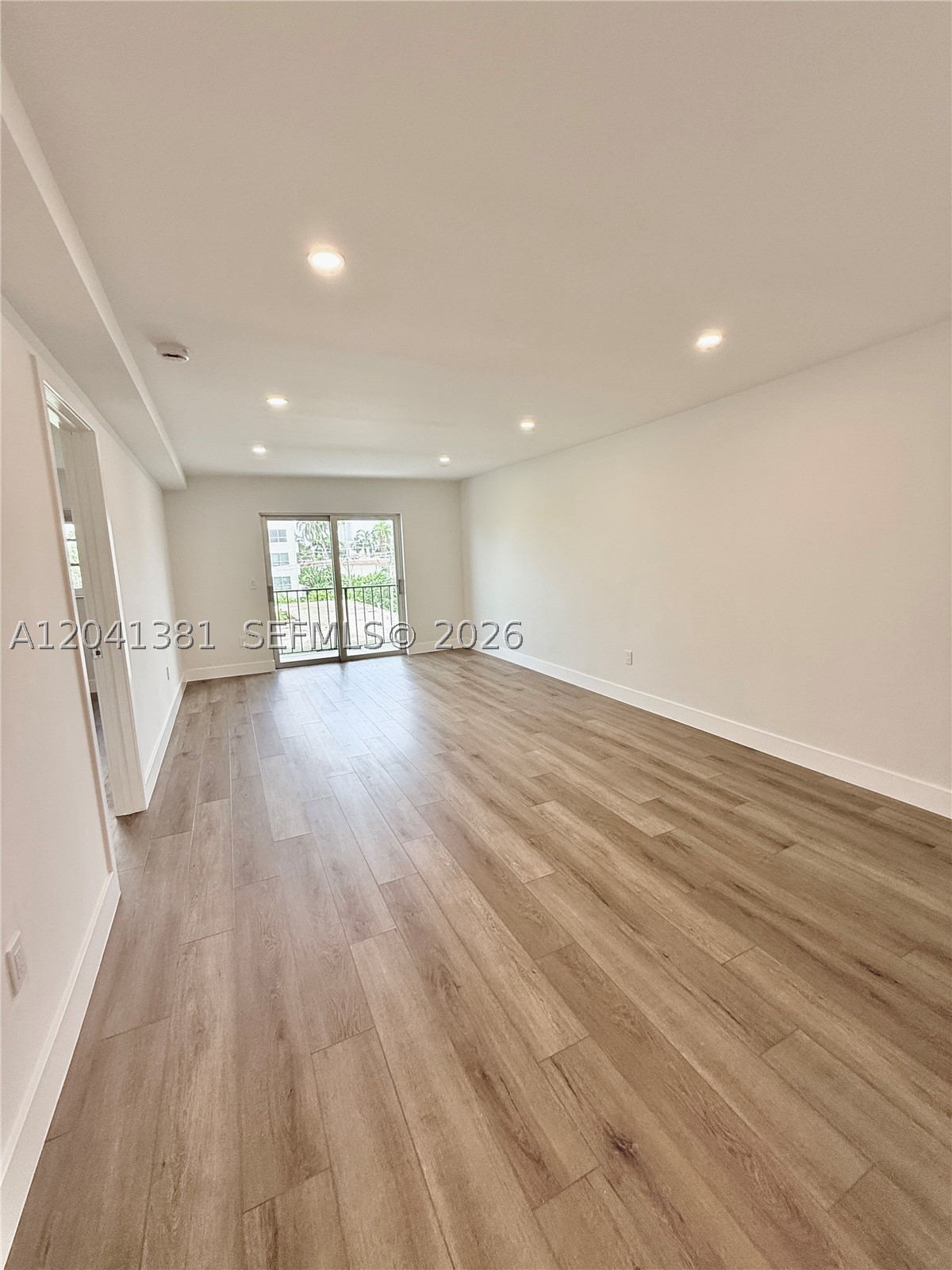 1900 Meridian Ave 403