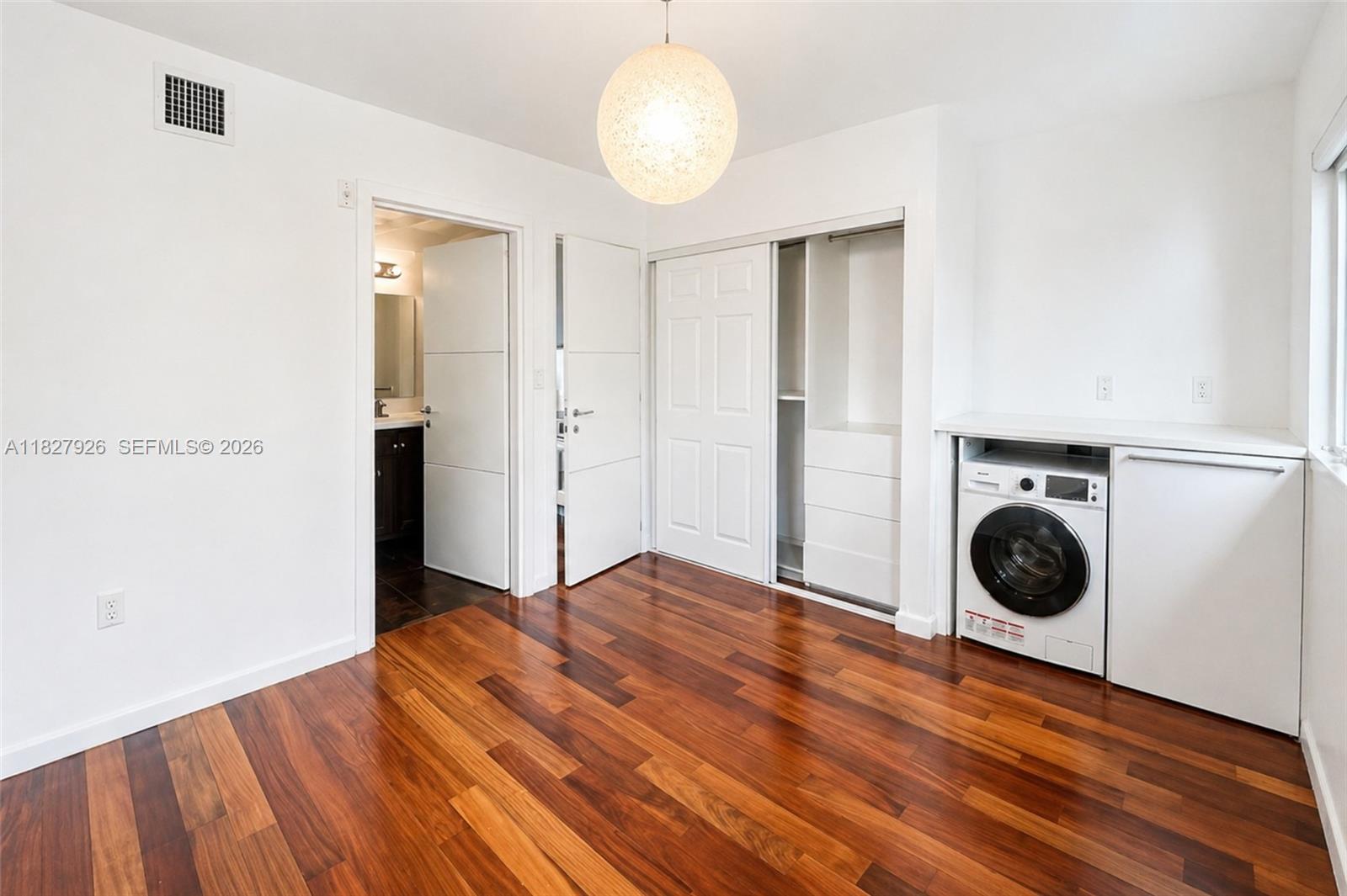 ETRURIA CONDO - Residential