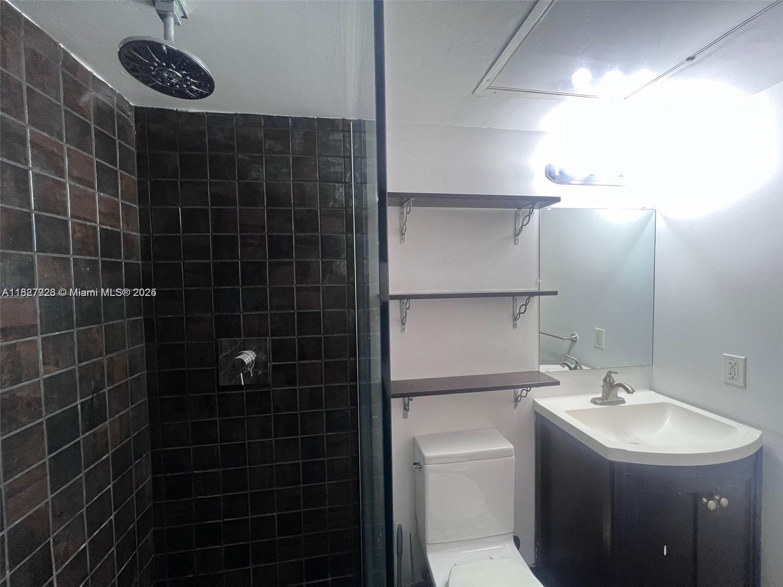 ETRURIA CONDO - Residential