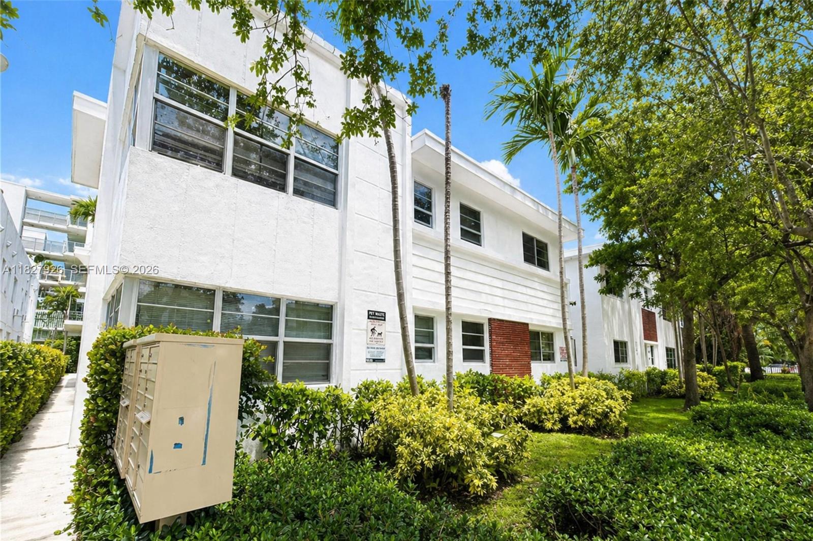 ETRURIA CONDO - Residential
