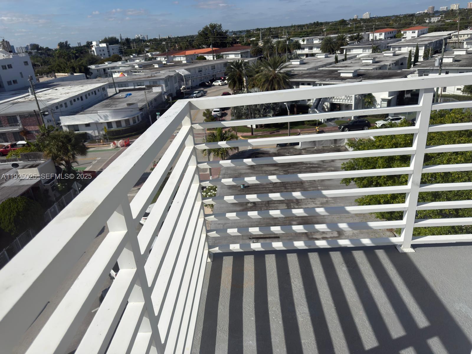 CARLYLE TOWERS CONDO - Residential