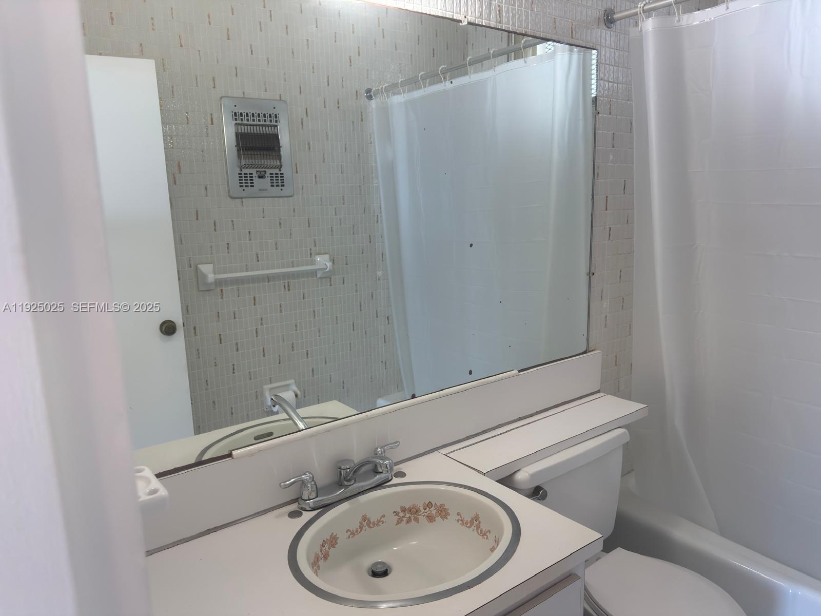 CARLYLE TOWERS CONDO - Residential