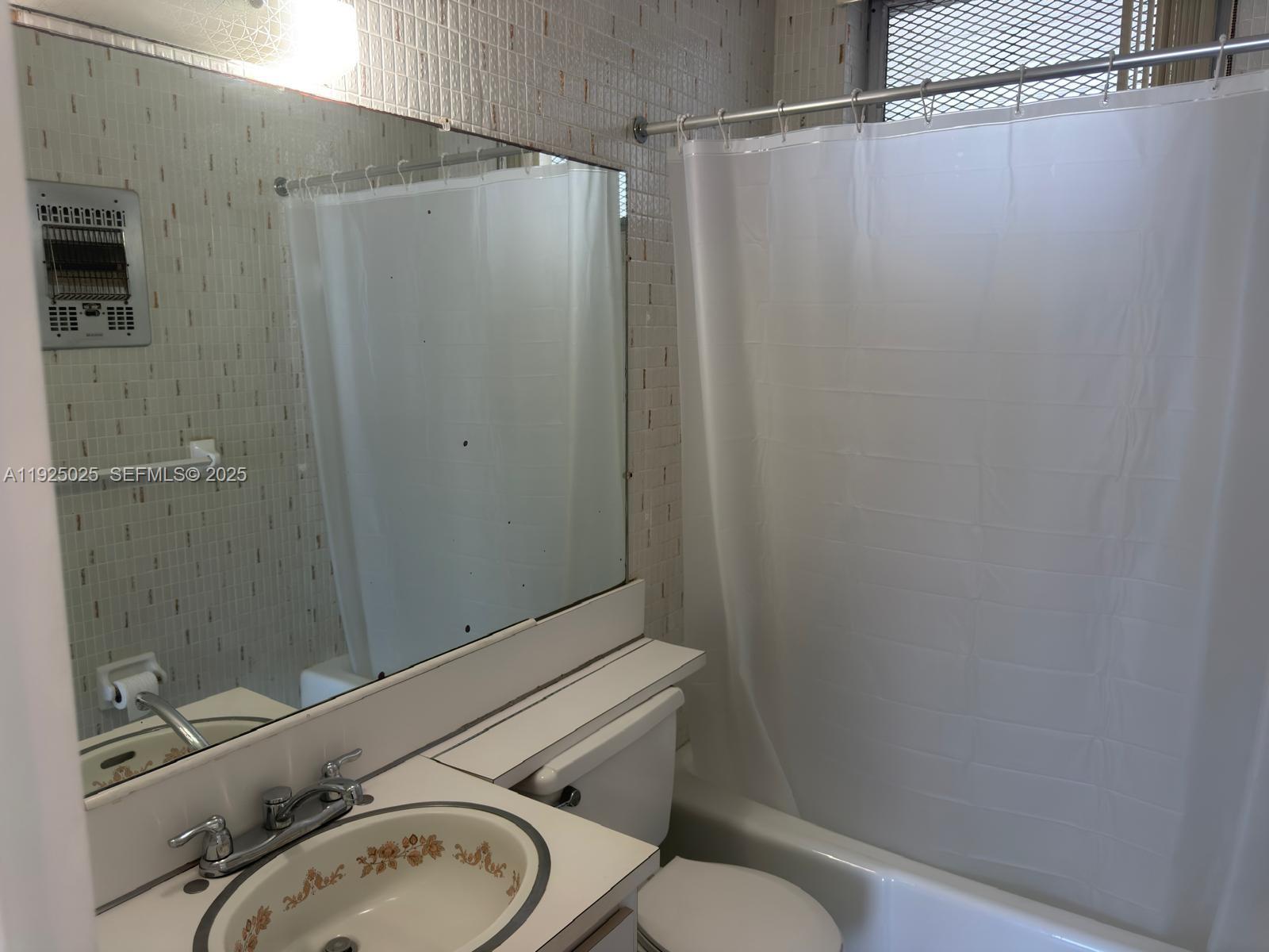 CARLYLE TOWERS CONDO - Residential