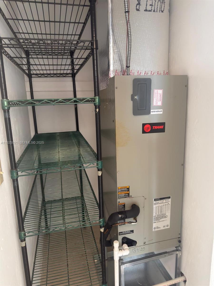 CARLYLE TOWERS CONDO - Residential