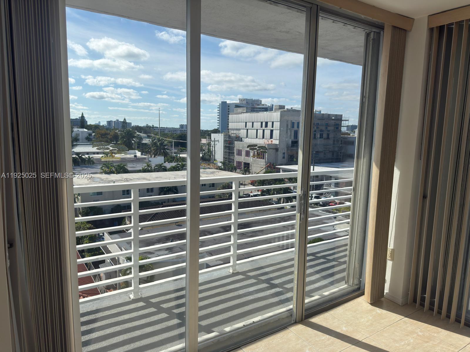 CARLYLE TOWERS CONDO - Residential