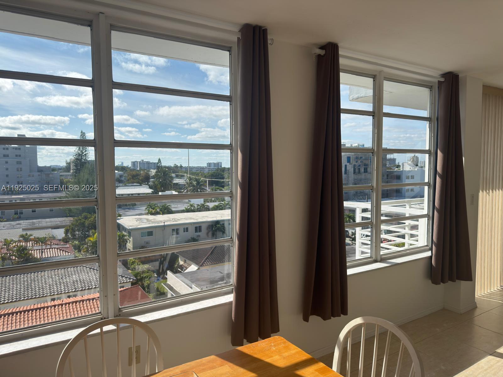 CARLYLE TOWERS CONDO - Residential