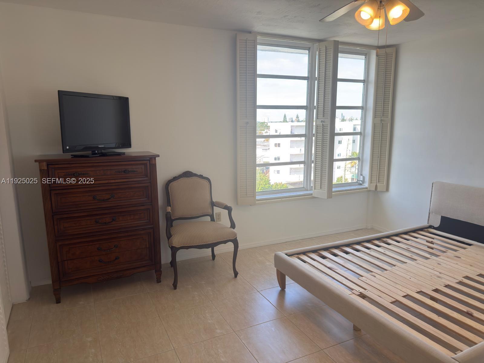 CARLYLE TOWERS CONDO - Residential