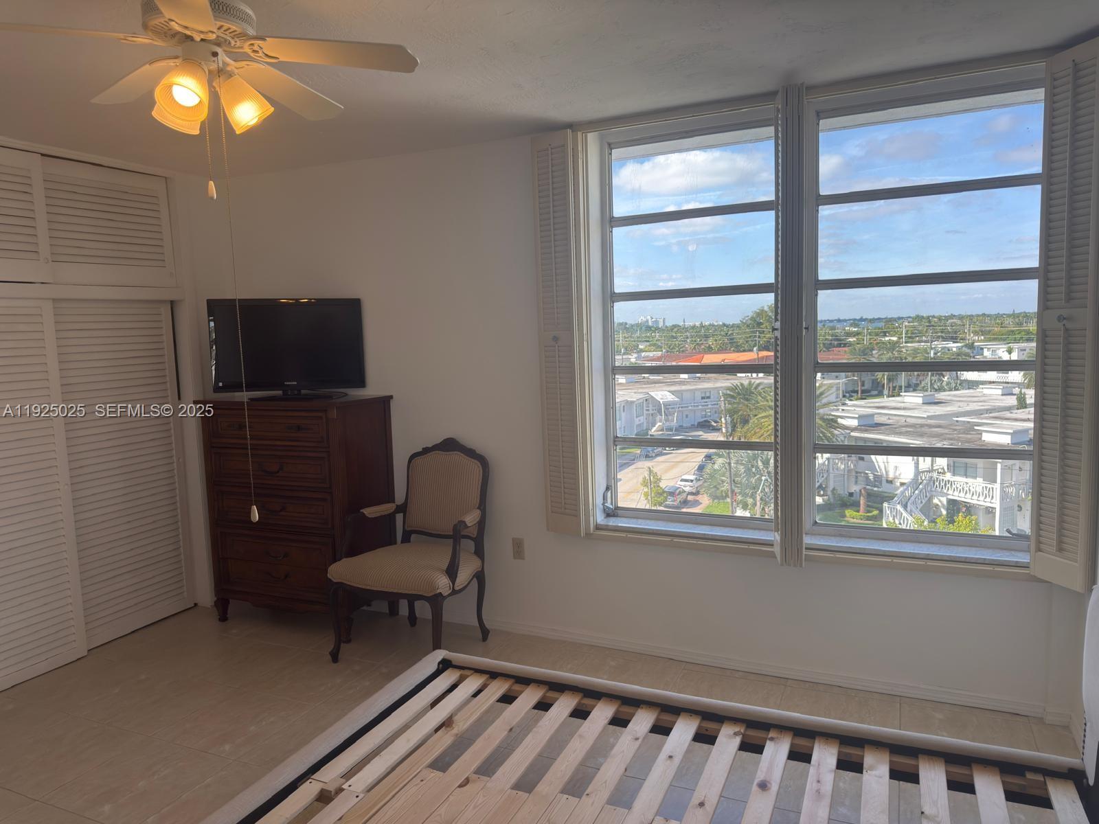 CARLYLE TOWERS CONDO - Residential