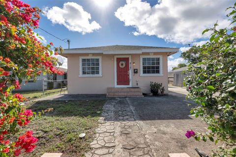 Photo of 816 20th St, West Palm Beach, FL 33407 (MLS # A11932940)