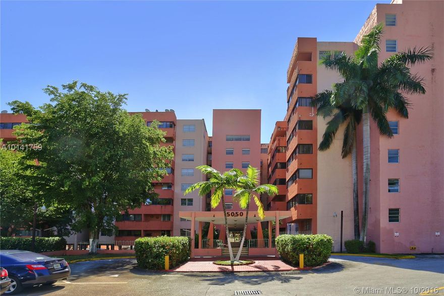 ONE BEDROOM, ONE BATH UNIT IN THE 5050 CONDO ON THE SECOND FLOOR. THIS IS A VERY CENTRAL AREA, JUST MINUTES AWAY FROM THE AIRPORT, BLUE LAGOON, CORAL GABLES, RESTAURANTS, MALLS AND MORE...
GREAT GREAT LOCATION!!! INCREDIBLE VIEWS FROM ENCLOSED BALCONY. GREAT FOR INVESTMENT! WONT LAST!!! PLEASE NOTICE THE BUILDING DOES NOT ALLOW UNIT OWNERS TO LEASE THE FIRST YEAR OF OWNERSHIP.