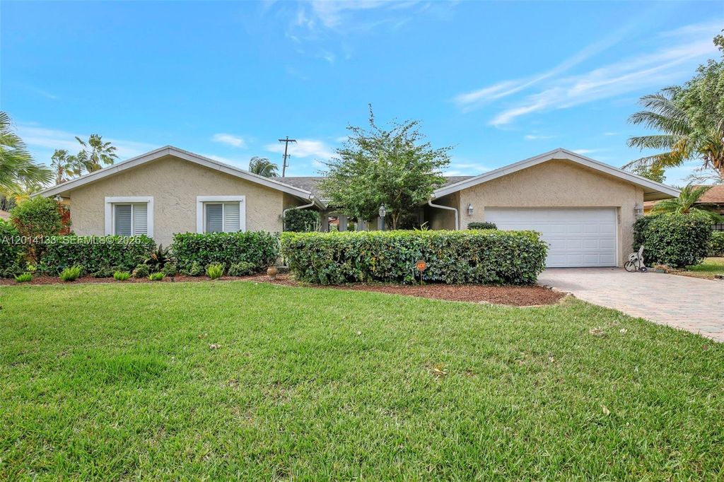 Photo of 5320 SW 21st Ct, Plantation, FL 33317 (MLS # A12014133)