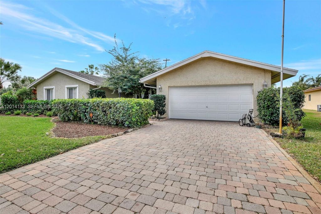 Photo of 5320 SW 21st Ct, Plantation, FL 33317 (MLS # A12014133)