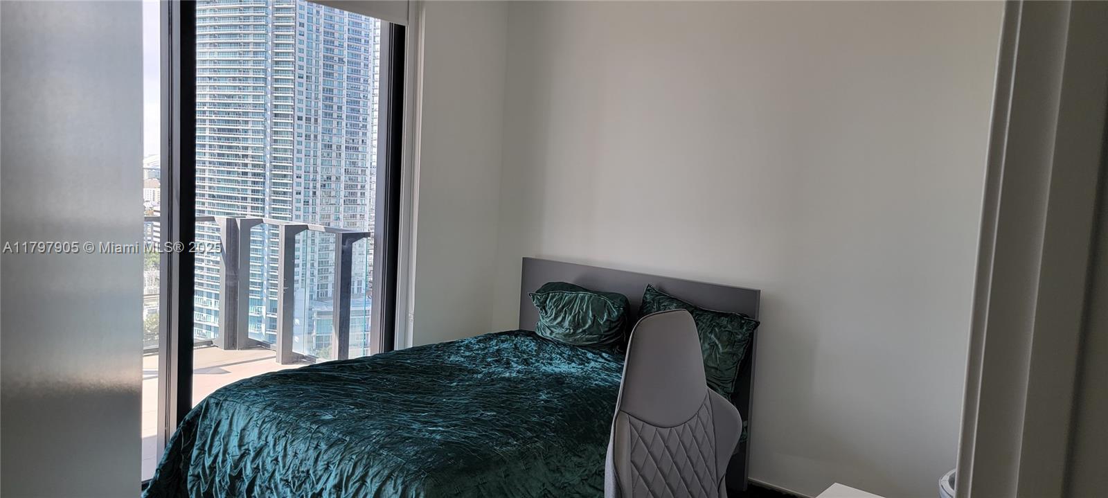 REACH CONDO - Residential