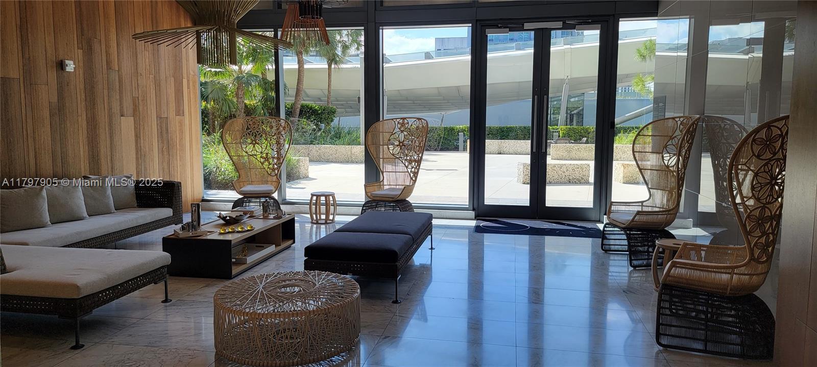 REACH CONDO - Residential
