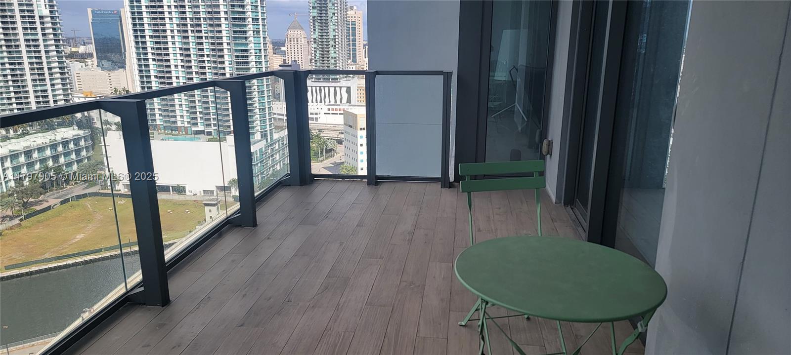 REACH CONDO - Residential