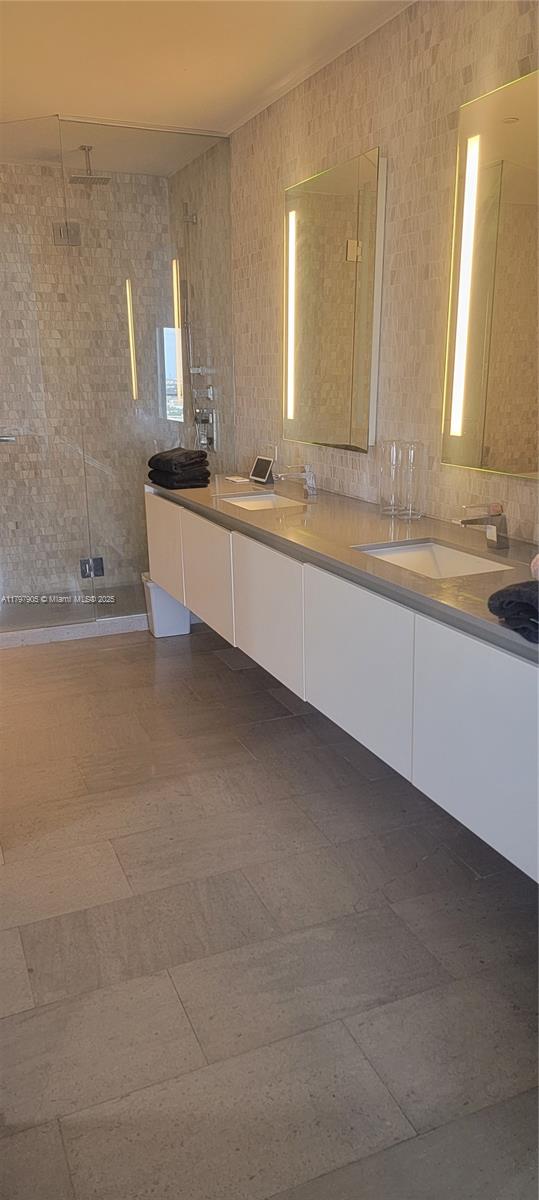 REACH CONDO - Residential