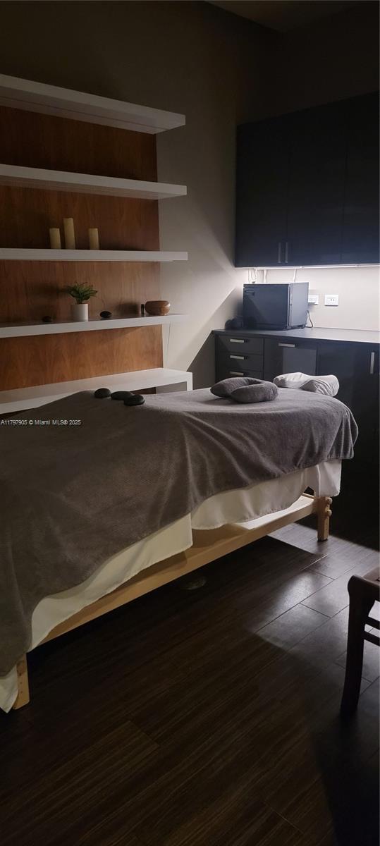 REACH CONDO - Residential