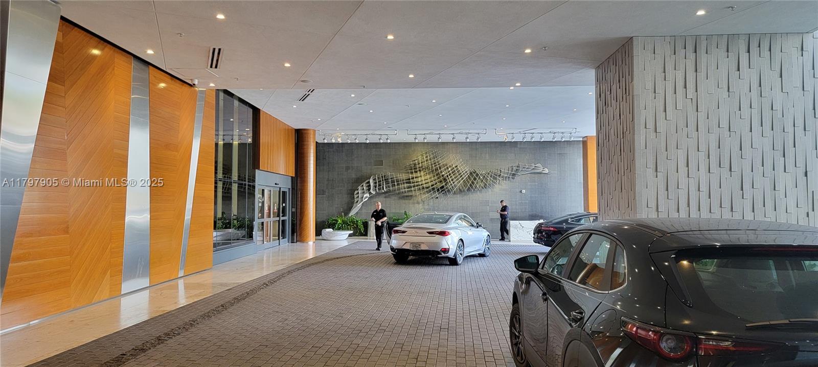 REACH CONDO - Residential