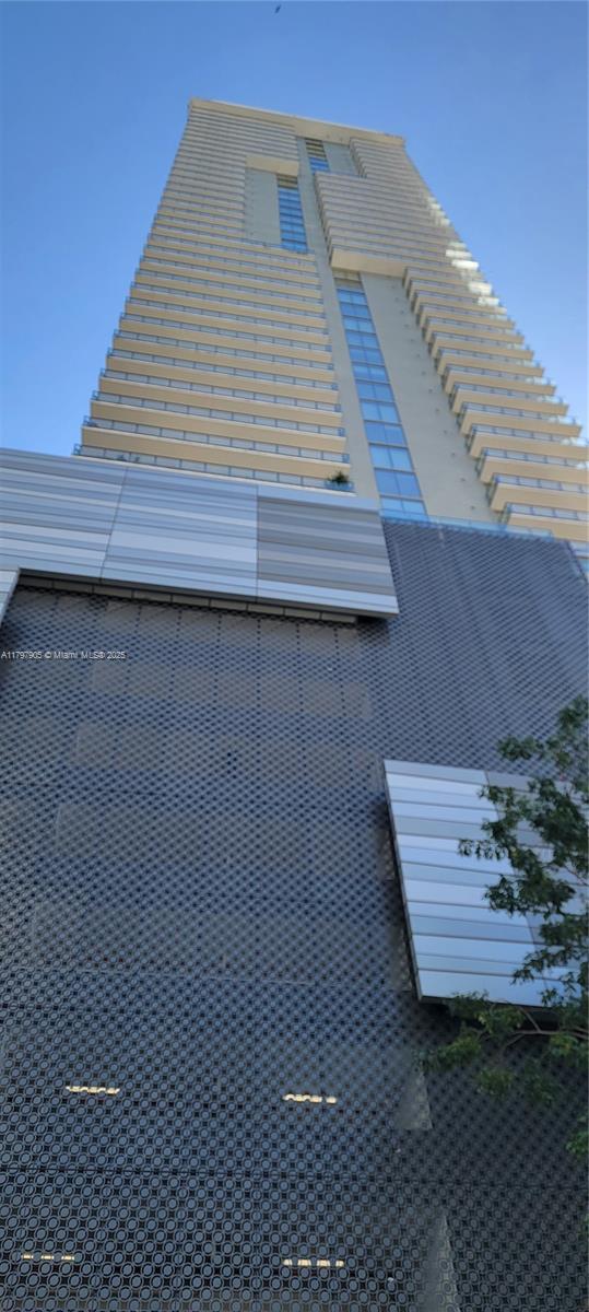 REACH CONDO - Residential