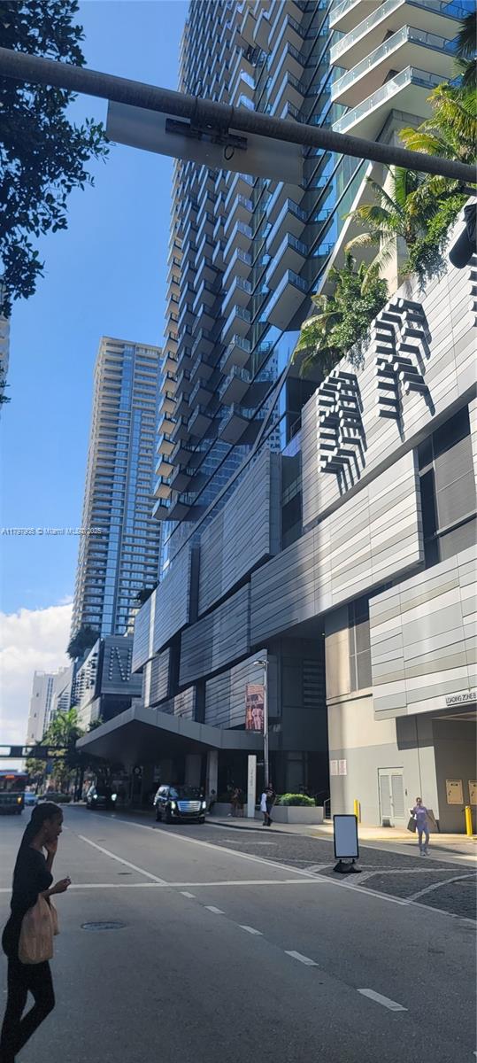 68 Se 6th St 2110, Miami, Broward County, Florida - 2 Bedrooms  
2 Bathrooms - 