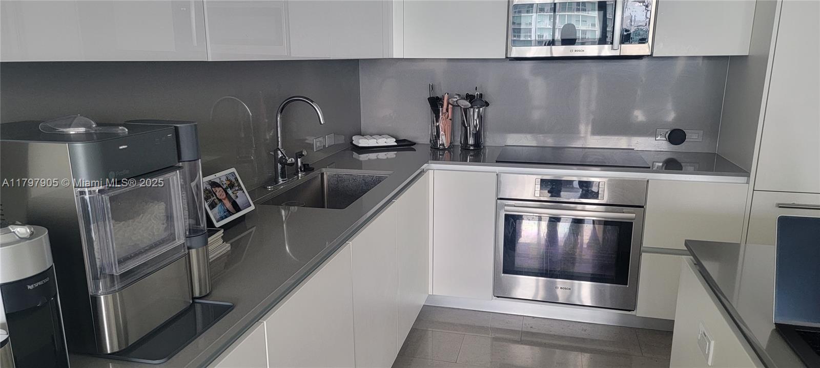REACH CONDO - Residential