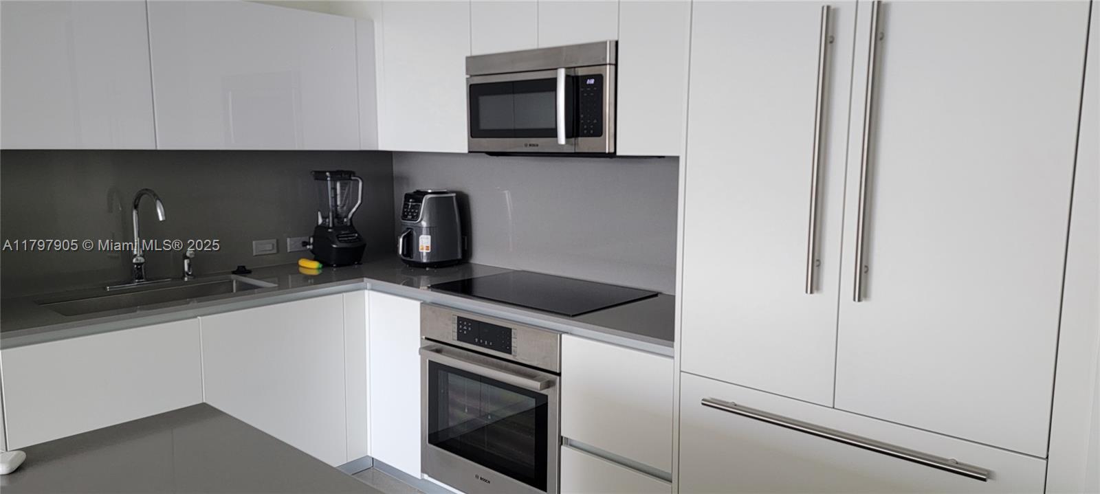 REACH CONDO - Residential