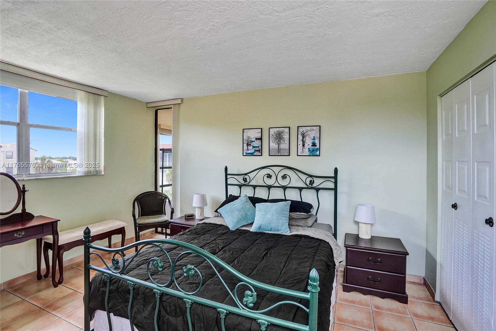 2811 Somerset Dr 405
