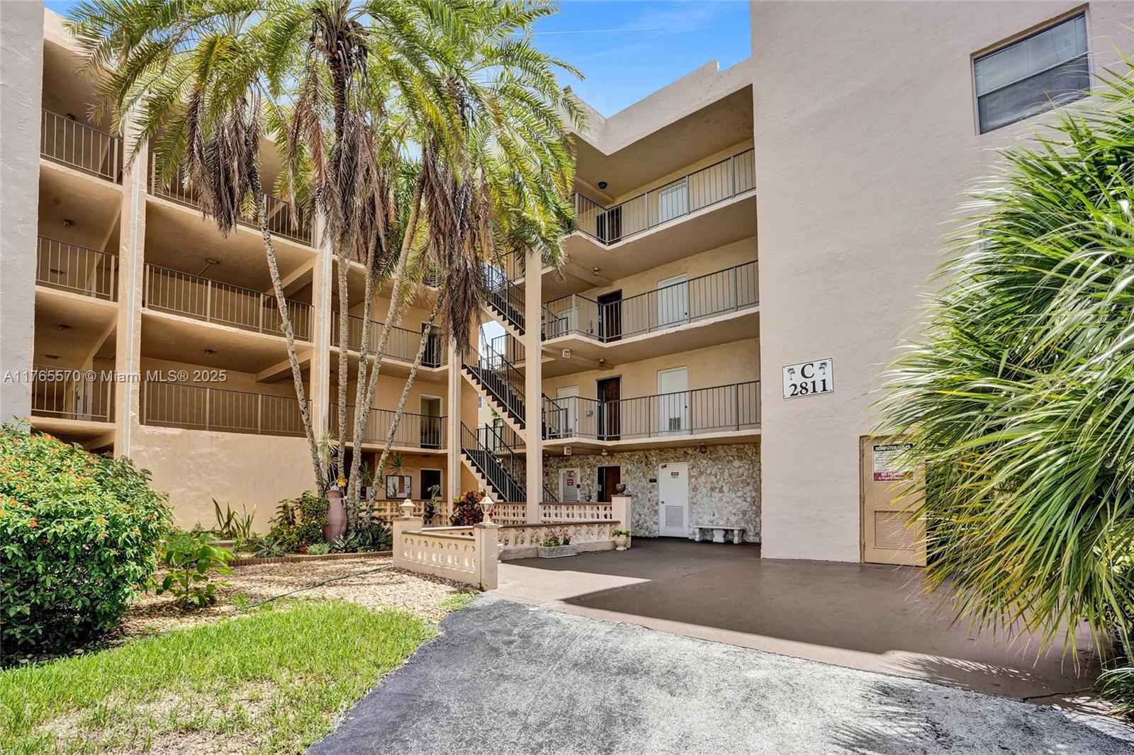 2811 Somerset Dr 405