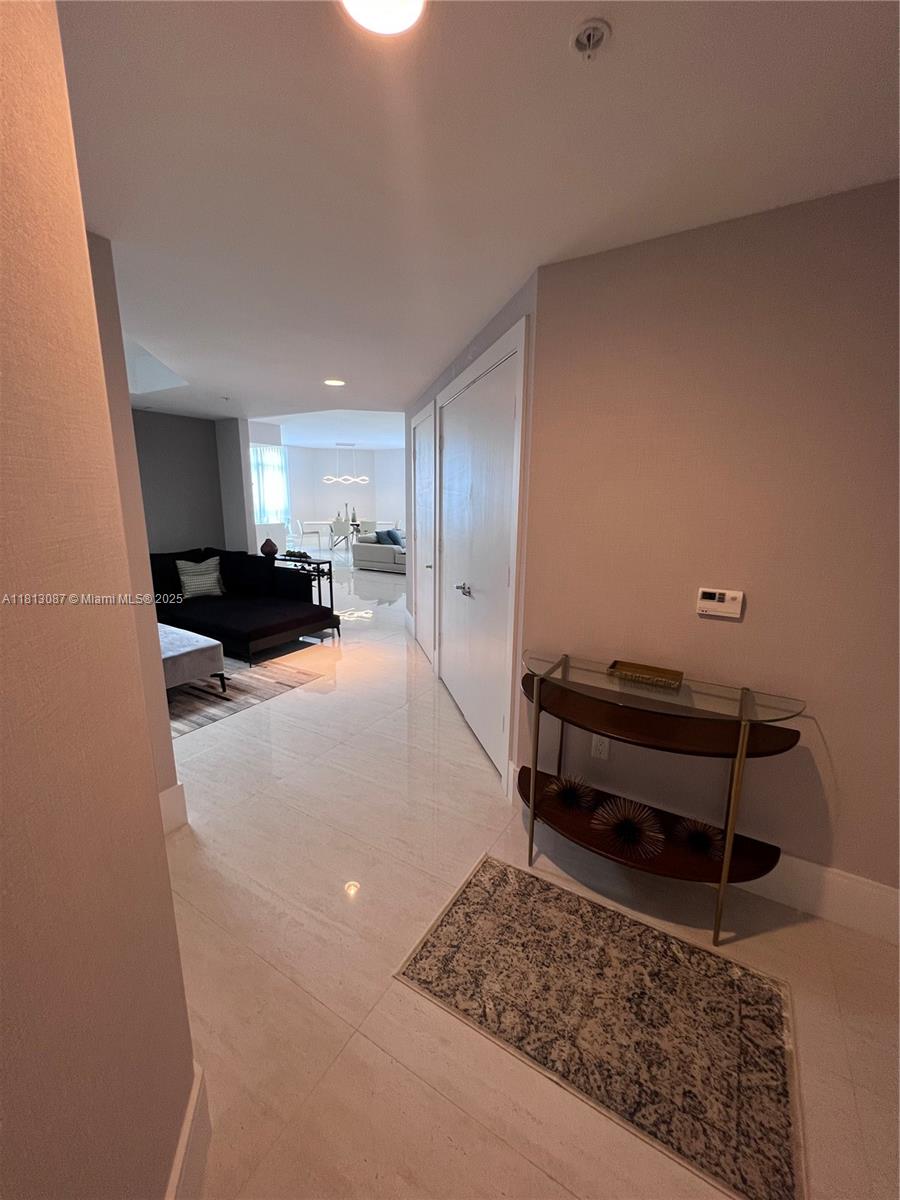 17301 Biscayne Blvd 1402