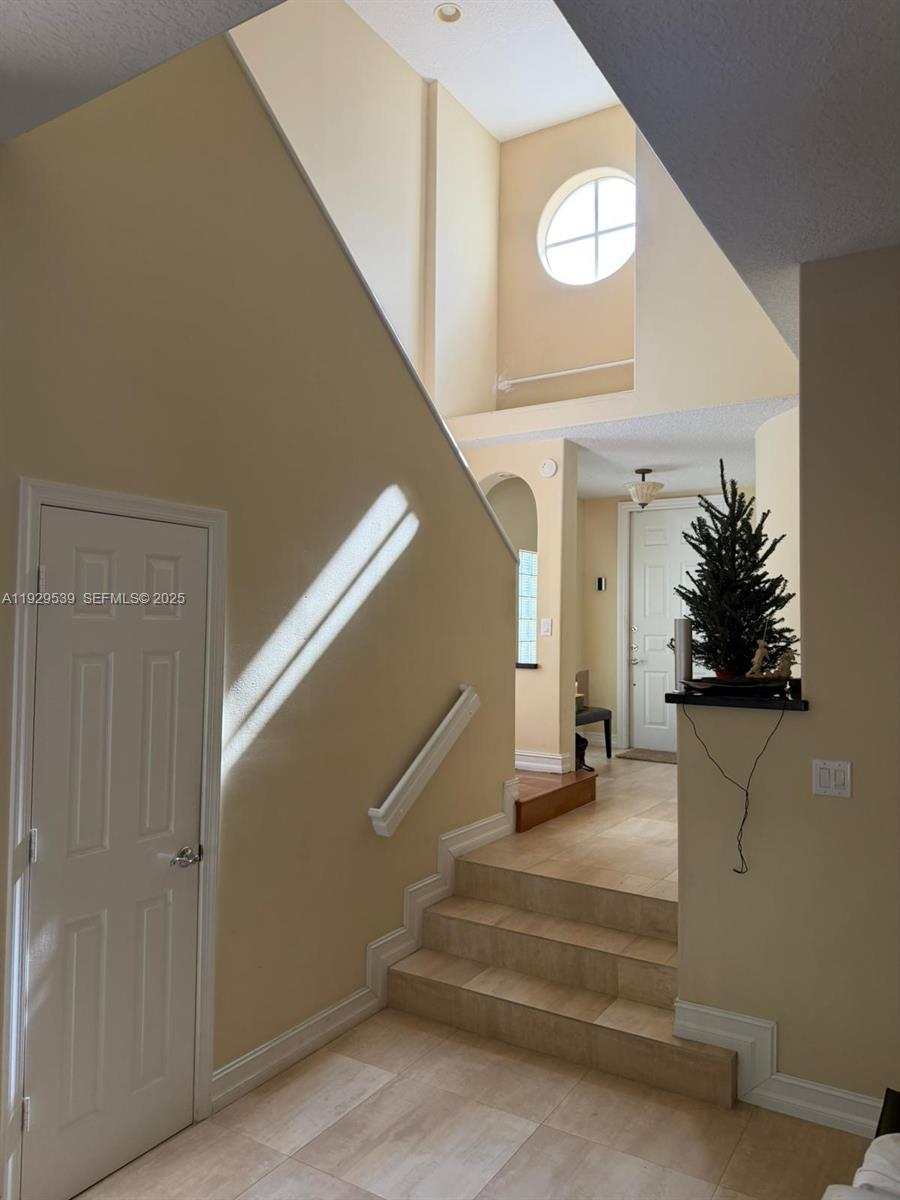 AVENTURA LAKES PHASE 1 - Residential Lease