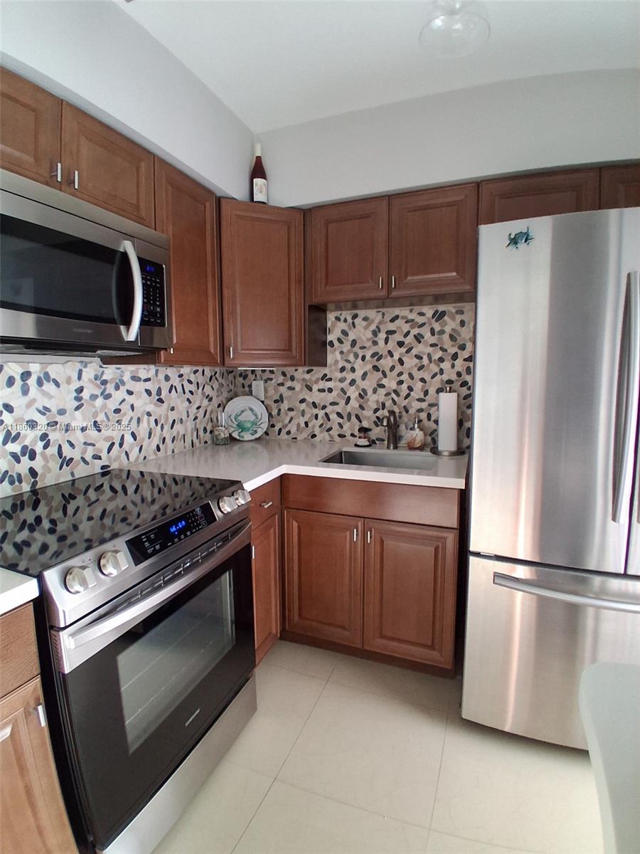 Beautiful 1BR/1BA fully updated condo in a quiet, friendly neighborhood in Margate. Roof, A/C, and Water Heater are 4 years old. Windows and sliding glass door are impact resistant. HOA of $364/mo includes maintenance of community pool, building insurance, exterior maintenance, water, sewer, trash removal, and onsite laundry facility consisting of new washer and dryer. All ages welcome! COME SEE THIS BEAUTY AND MAKE AN OFFER BEFORE IT'S GONE!
Rental Restrictions: Minimum 3 months / Maximum 6 months.
Unit is currently owner occupied. Contact Agent to schedule showing or use ShowingTime.
