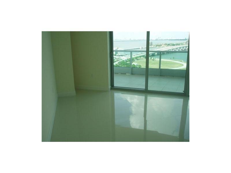 900 BISCAYNE - Residential Lease