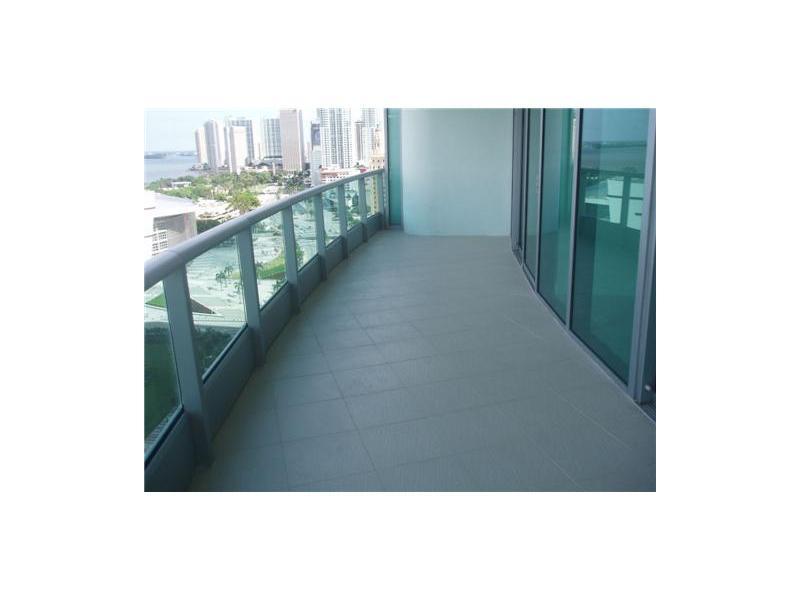 900 BISCAYNE - Residential Lease