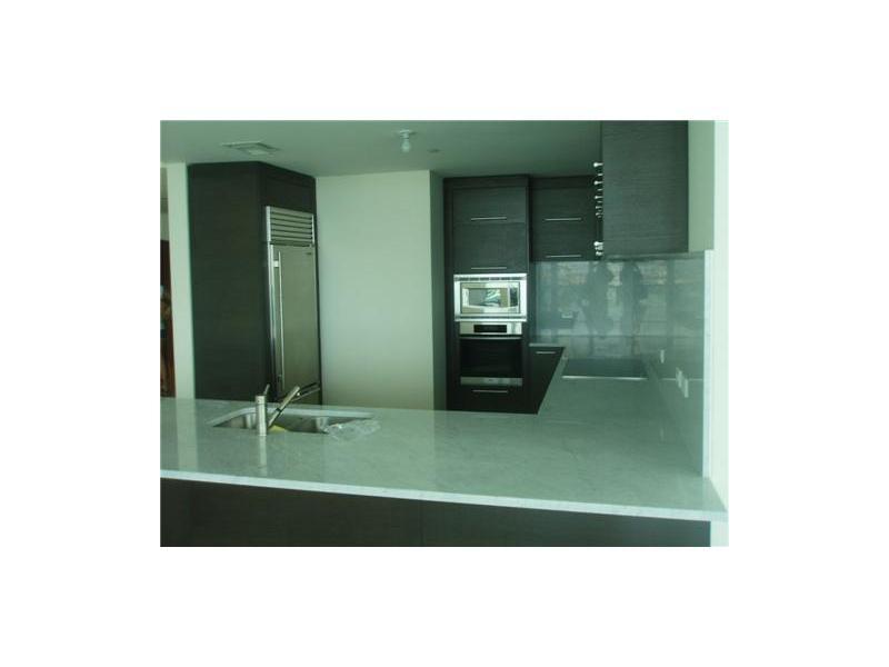 900 BISCAYNE - Residential Lease